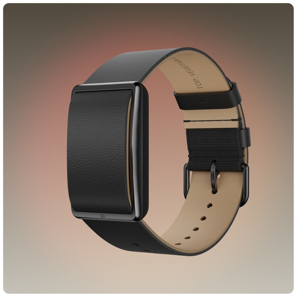 Produktbild des POLAR Loop Fitness Trackers mit schwarzem Echtlederarmband im Profil. Zu sehen sind das displaylose, mattschwarze Gehäuse, die feine Narbenstruktur des Leders, eine klassische schwarze Dornschnalle und die helle Innenseite des Bandes mit d