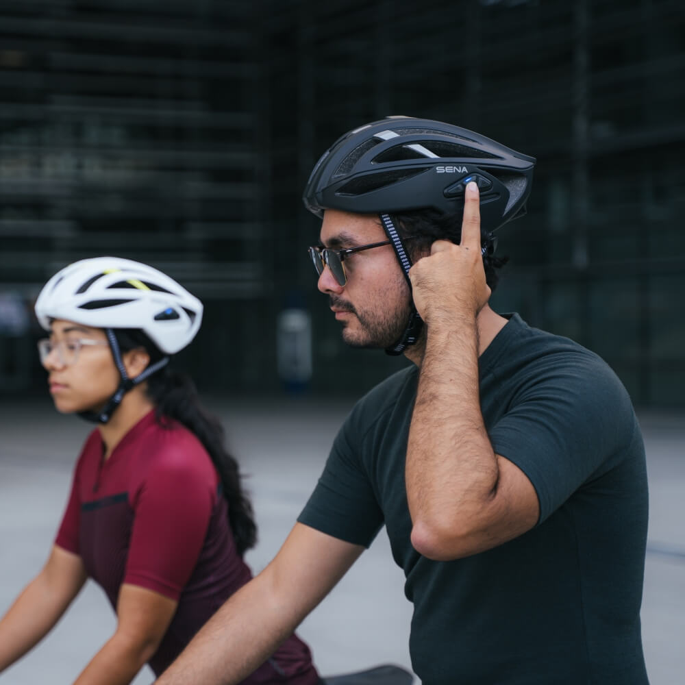 Sena R2 EVO Smart Cycling Fahrradhelm in Matt Schwarz mit Mesh Interkom bei CardioZone günstig online kaufen