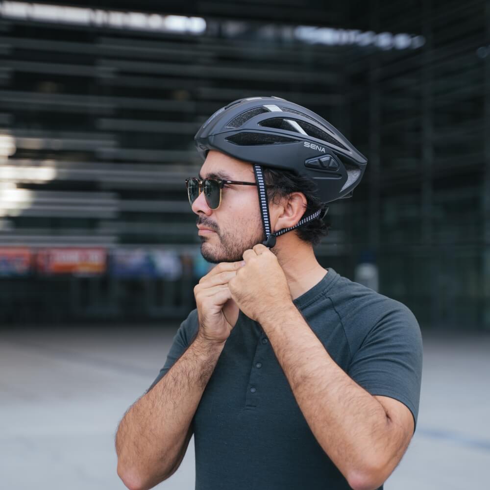 Sena R2 EVO Smart Cycling Fahrradhelm in Matt Schwarz mit Mesh Interkom bei CardioZone günstig online kaufen