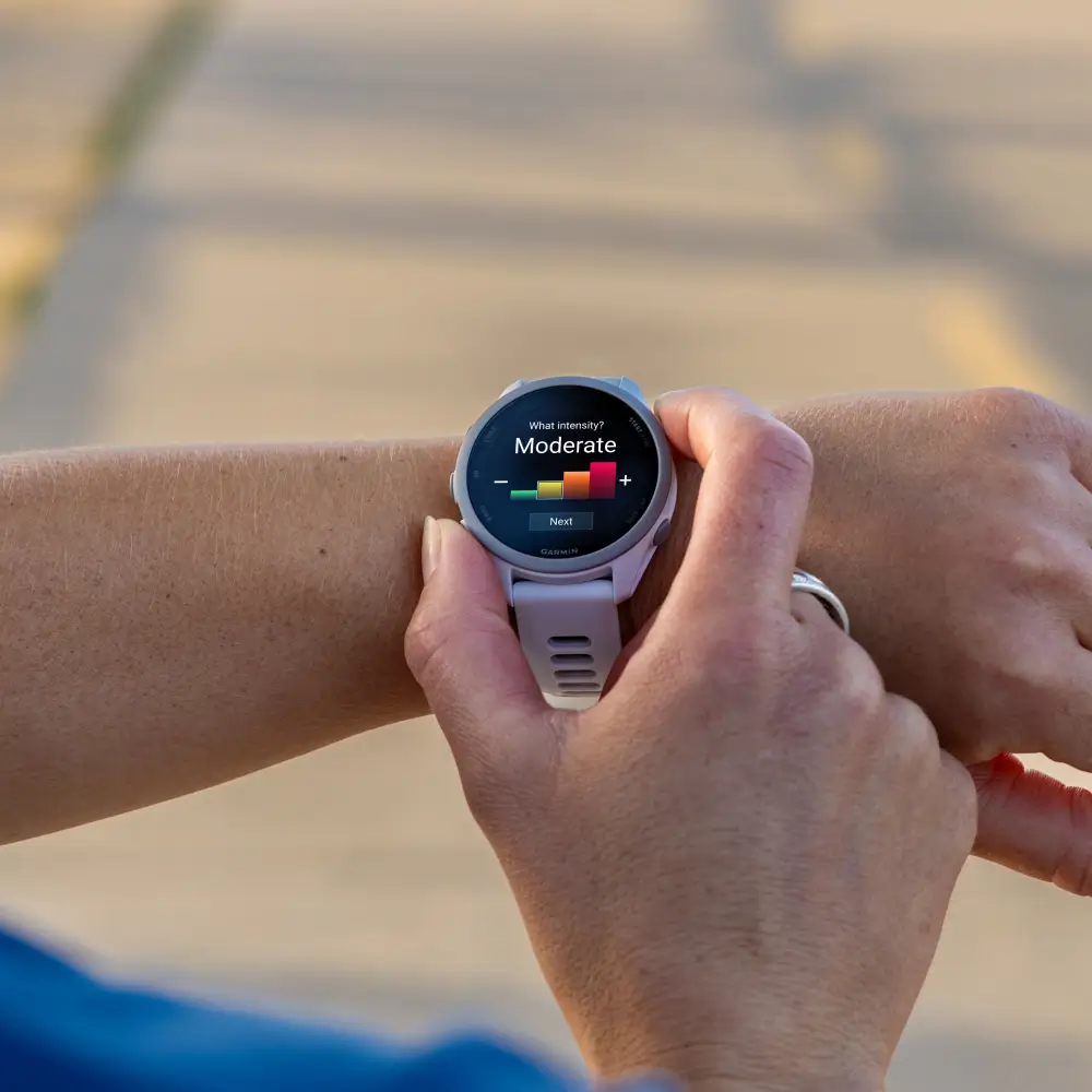 Garmin Forerunner 170 Music Steinweiss/Pudergrau Smarte GPS Laufuhr
