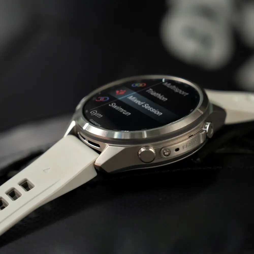 Garmin fenix 9 Pro inReach 43 mm Titan Nebelgrau/Dunkler Sandstein
