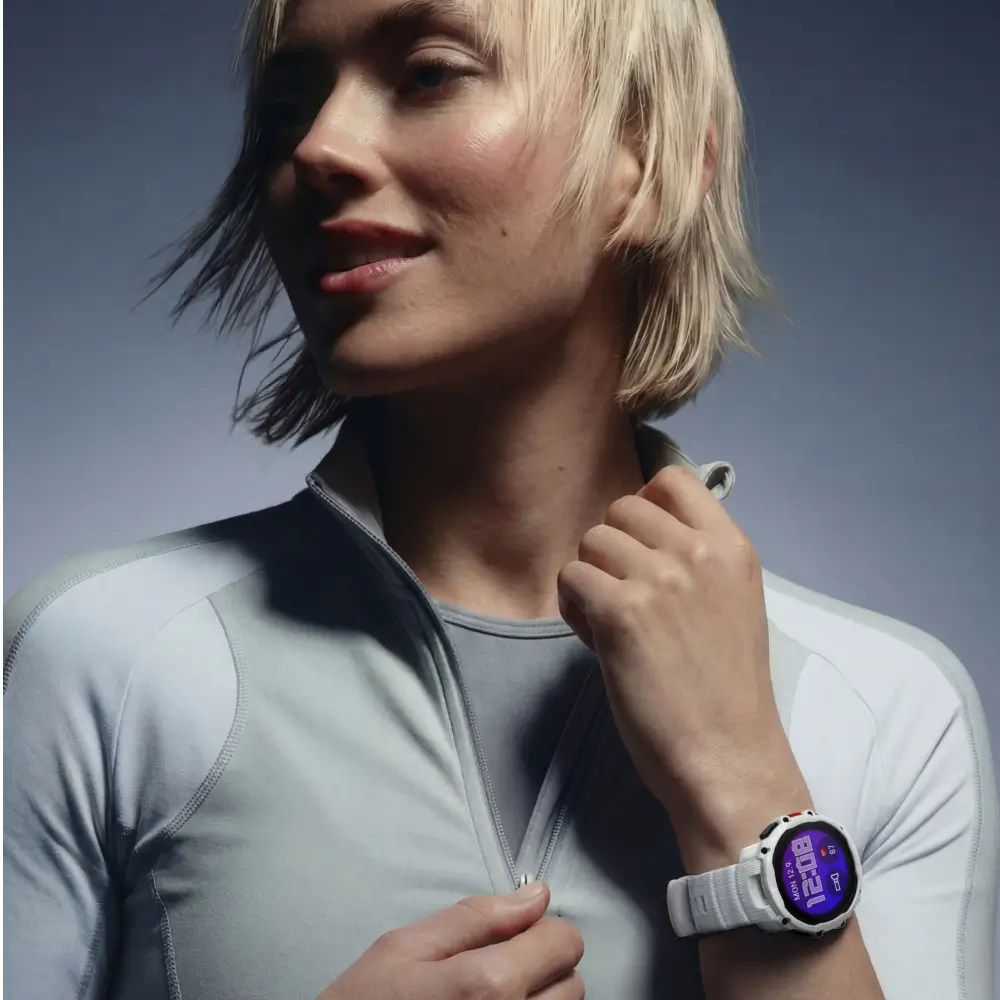 POLAR Street X Snow White Urban Sports Watch mit Amoled Display