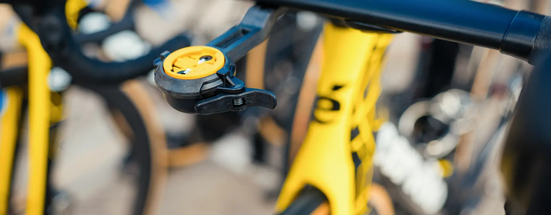 Smarte Fahrradklingeln &amp; Carbon-Halterungen