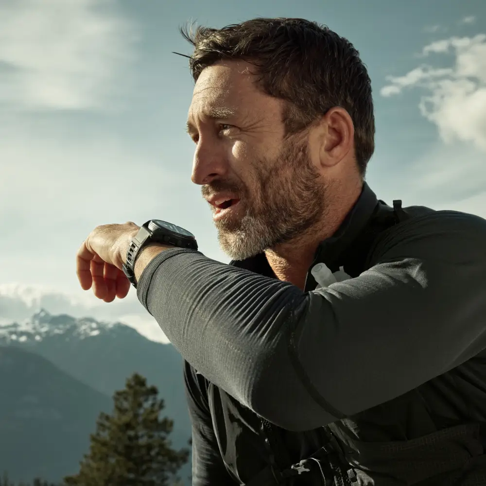 Garmin fenix Pro 8 47mm AMOLED Sapphire Schwarz/Carbongrau Titan DLC 22mm Silikonarmband